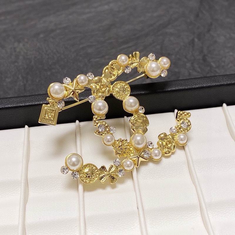Chanel Brooch 03yxs179